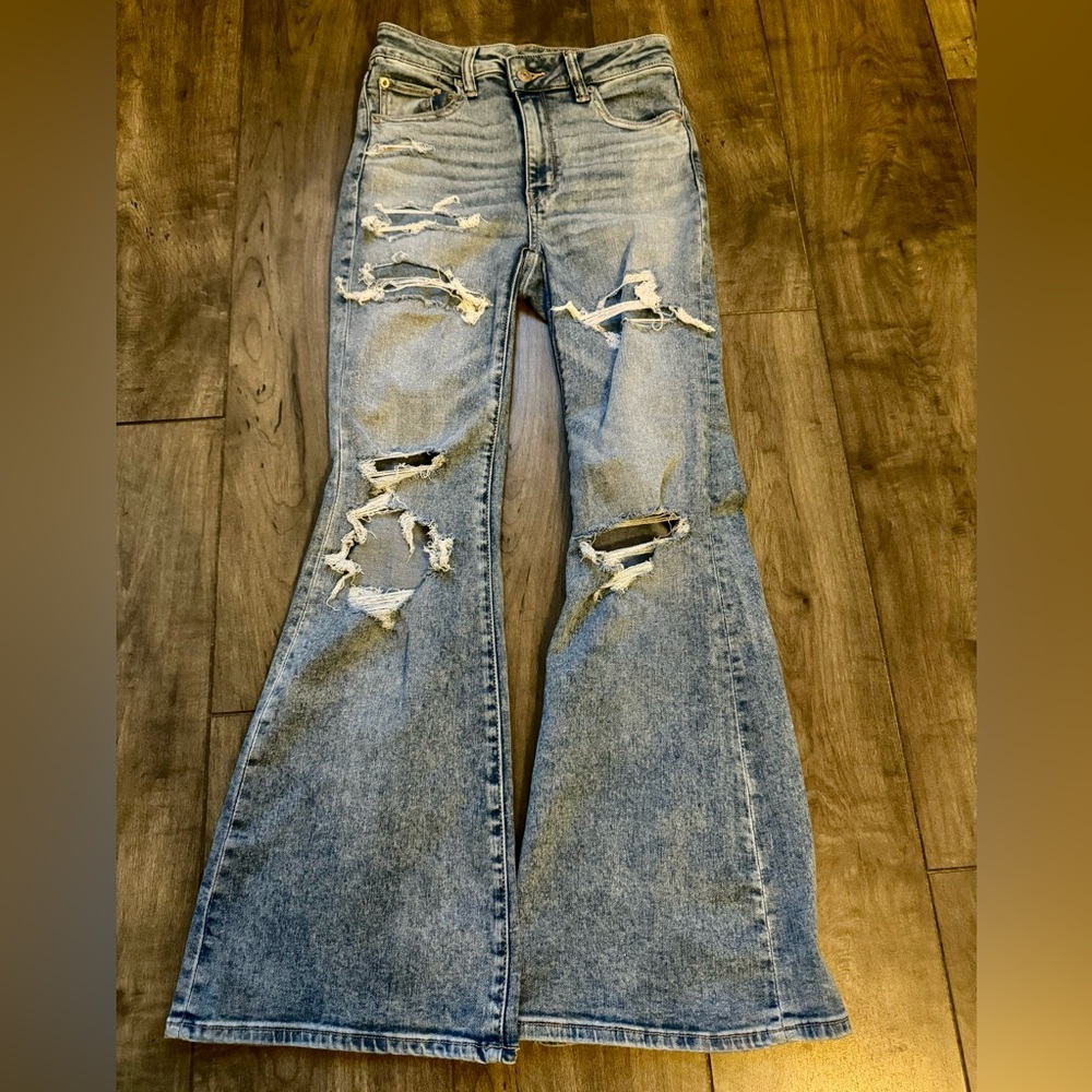 NWOT size 2 American Eagle Flare-leg Jeans